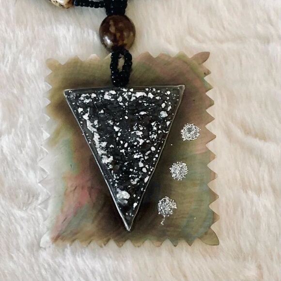 Shell Necklace and Earrings Set NWOT - Picture 4 of 14